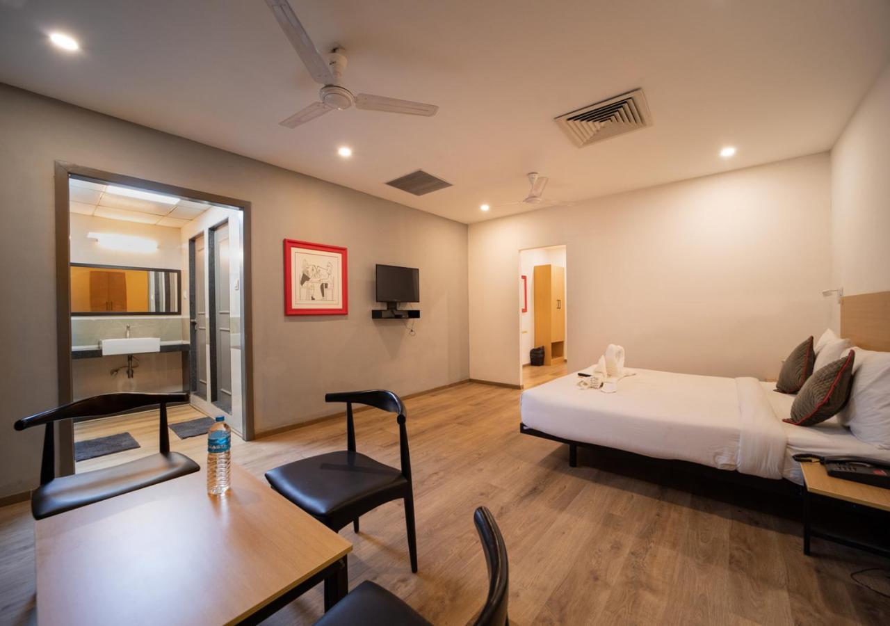 The Park Infinity Otel Surat Dış mekan fotoğraf