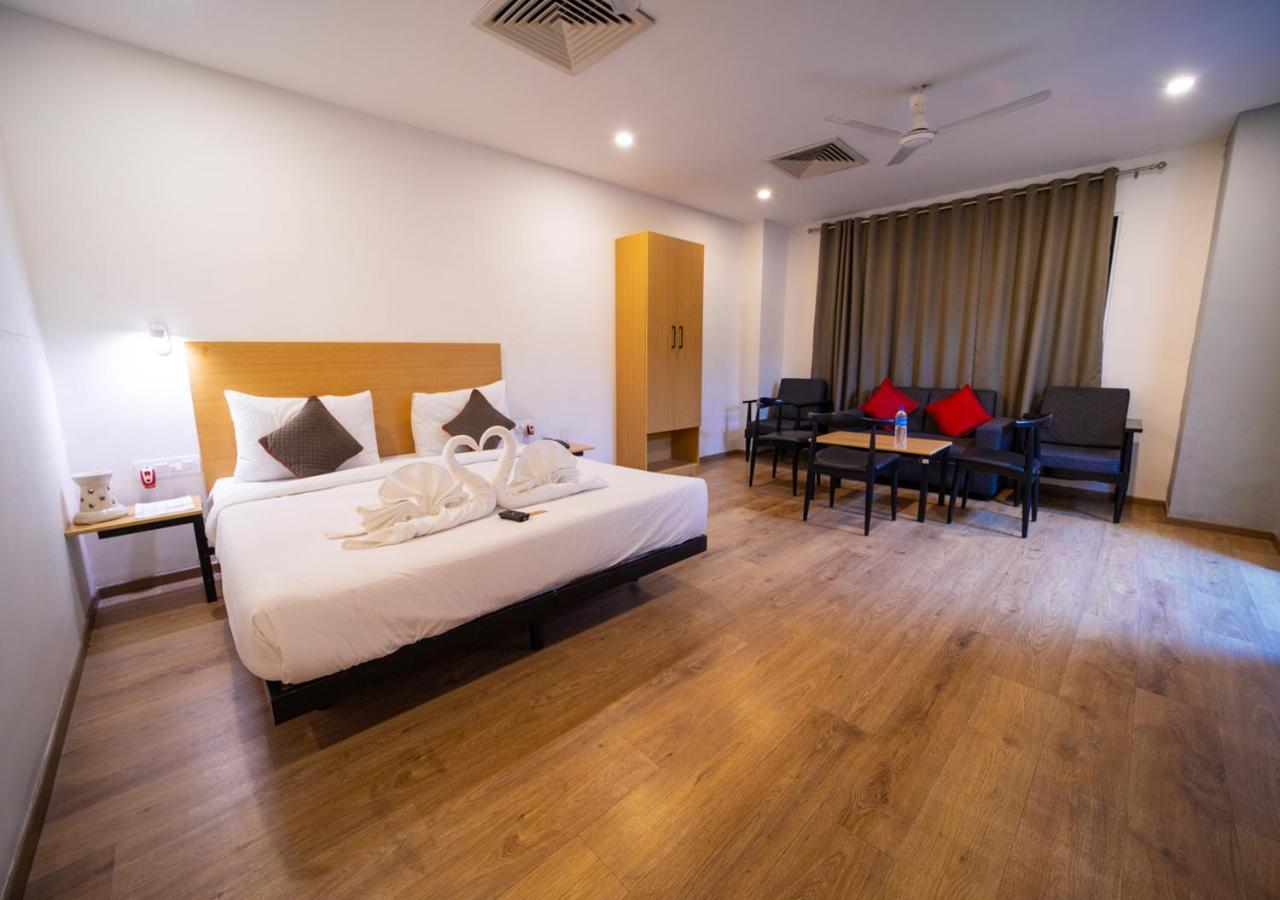 The Park Infinity Otel Surat Dış mekan fotoğraf